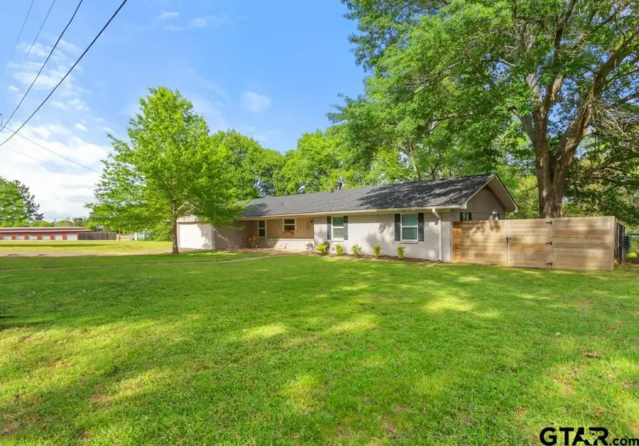 709 N GEORGIA St, Lindale, TX 75771 - #3