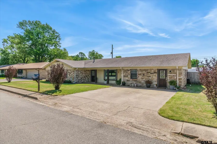 602 Gearner Dr., Winnsboro, TX 75494 - #3