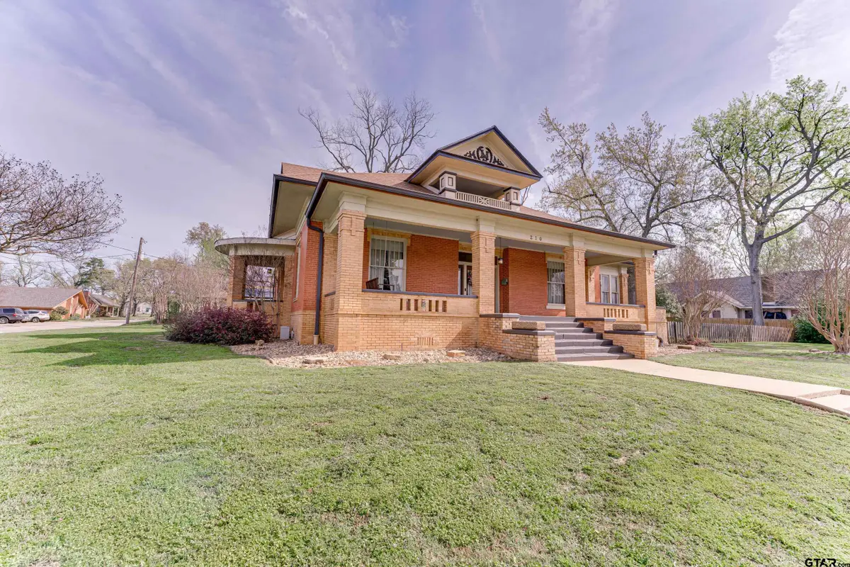 210 W Elm St, Winnsboro, TX 75494 - #1