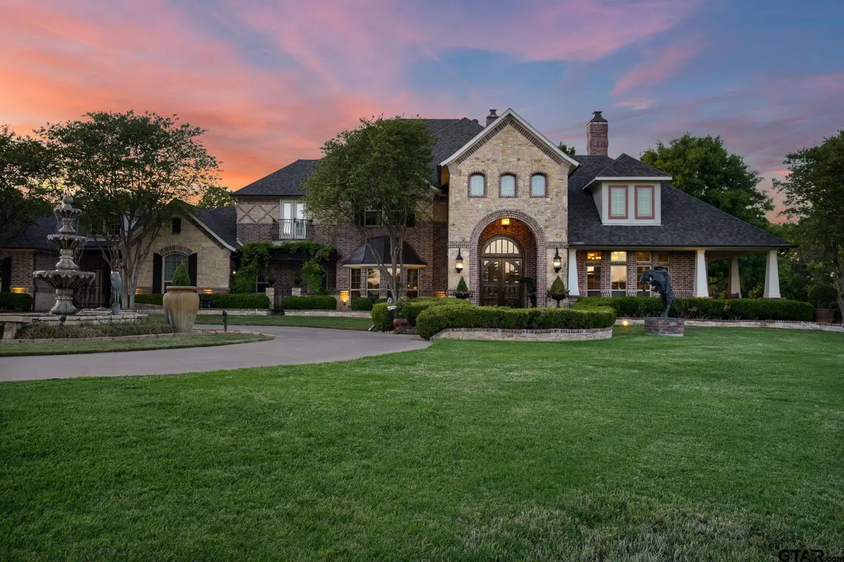 725 Locust Dr., Red Oak, TX 75154 - #1