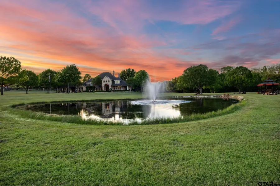 725 Locust Dr., Red Oak, TX 75154 - #2