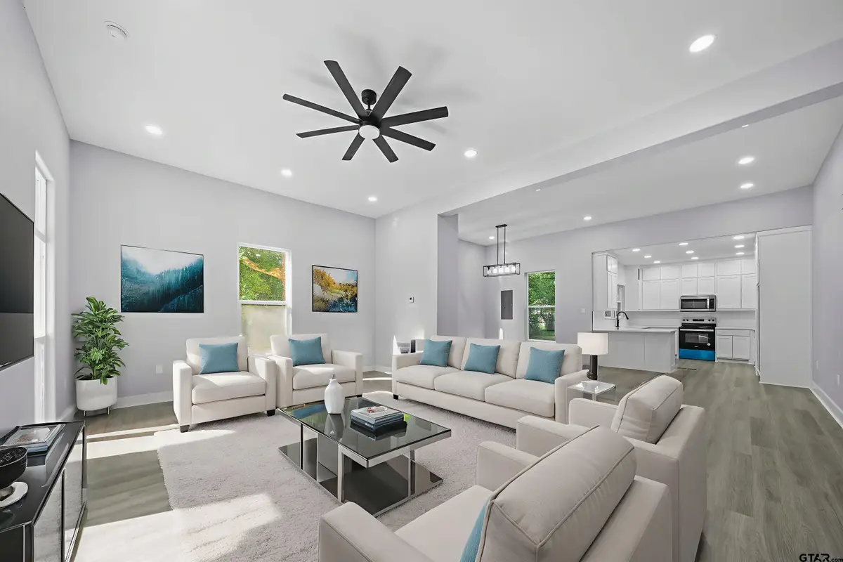 917 N JACKSON ST, Palestine, TX 75801 - #1