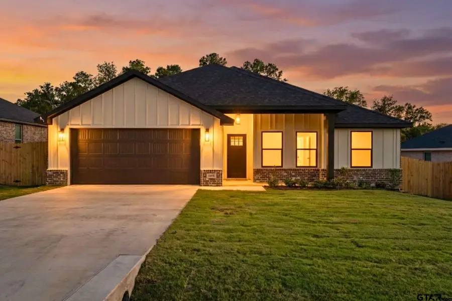 16517 Crossing Circle, Lindale, TX 75771 - #2