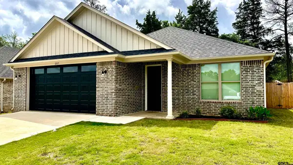 257 Oak Valley Dr, Gilmer, TX 75645