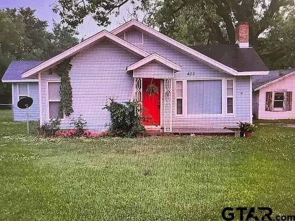 402 Clarksville, Bogata, TX 75417