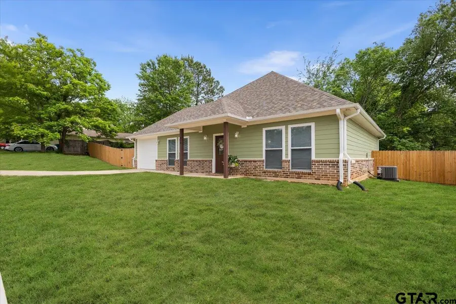 412 Crosby St, Lindale, TX 75771 - #2