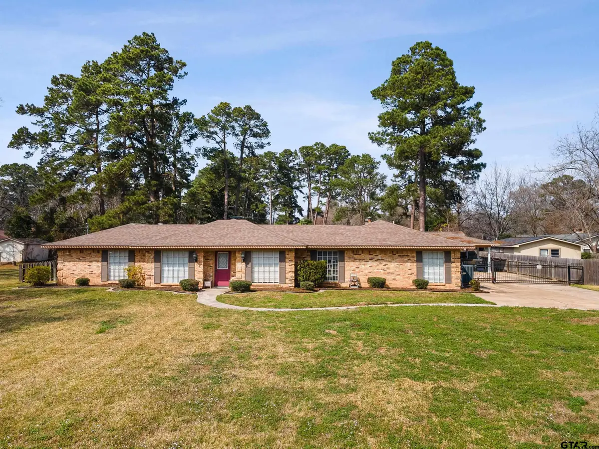 1302 W Sabine St., Carthage, TX 75633 - #1