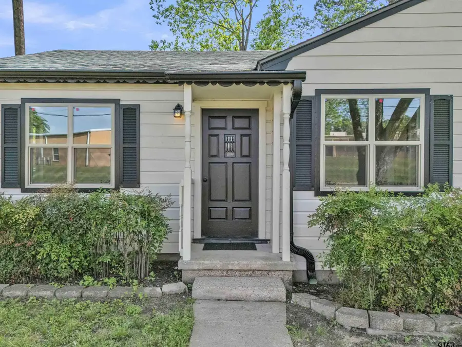 111 W Gay Ave., Gladewater, TX 75647 - #2