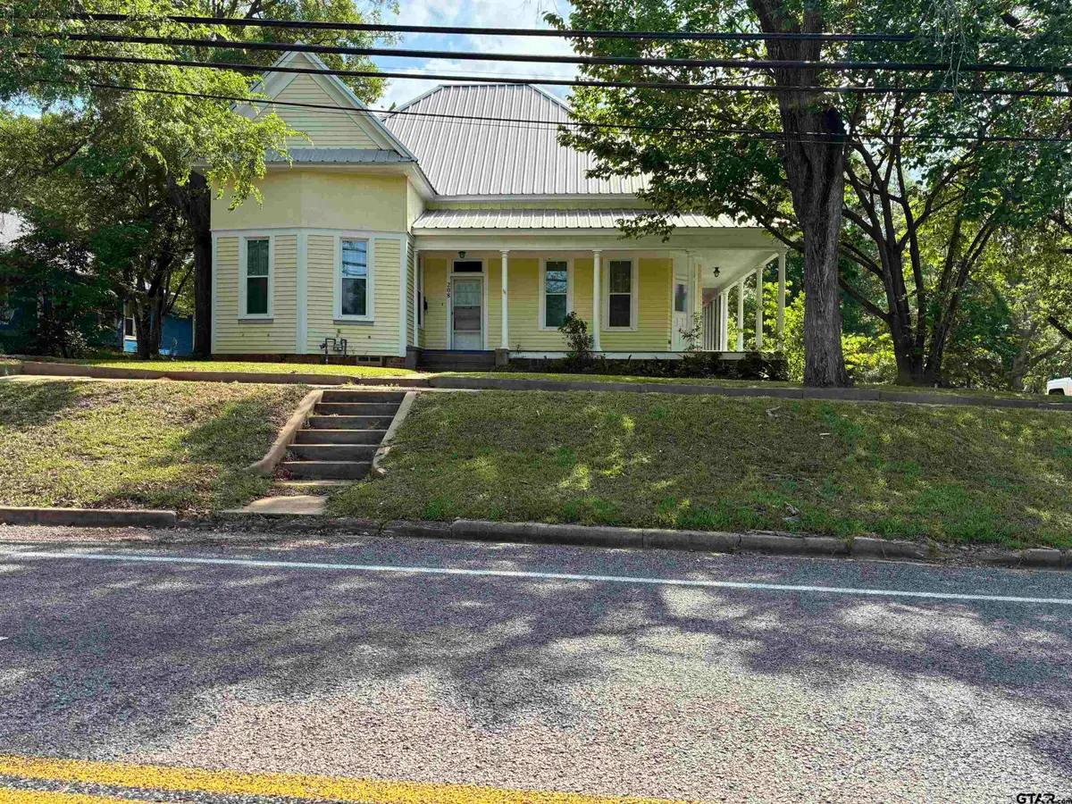 208 N Henderson St, Rusk, TX 75785 - #1