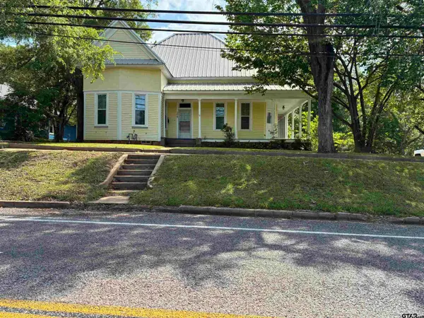 208 N Henderson St, Rusk, TX 75785