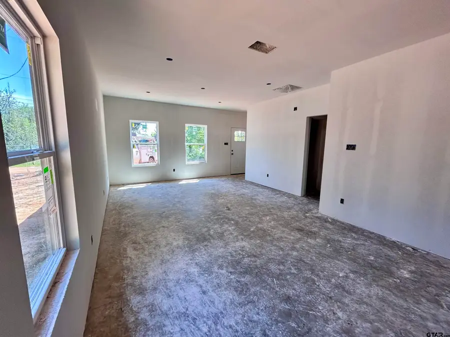 201 E Fleming, Longview, TX 75604 - #3