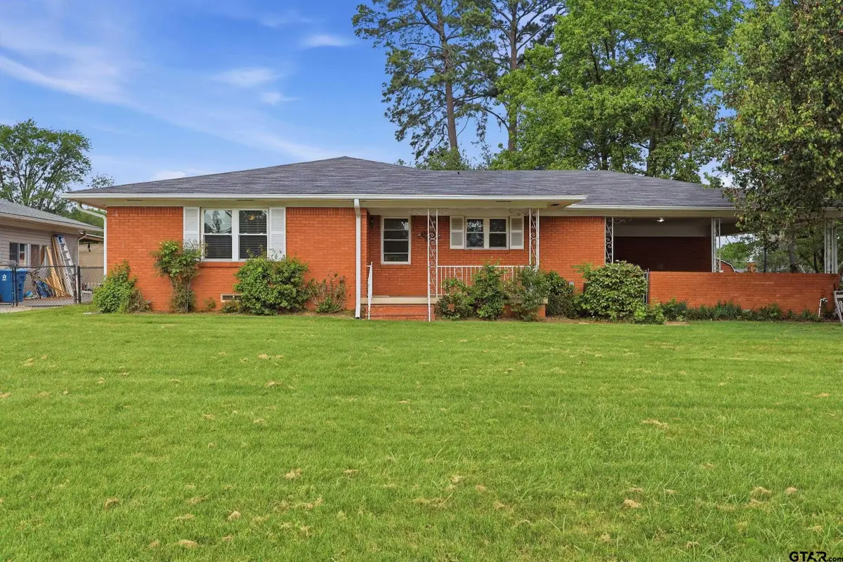 804 S Mill St, Winnsboro, TX 75494 - #1