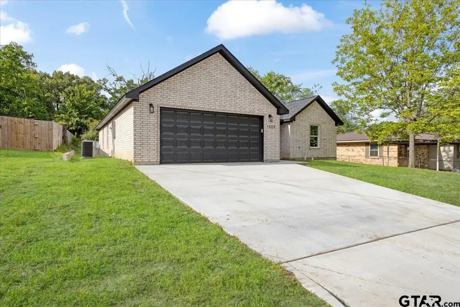 1509 W 10th St., Mount Pleasant, TX 75455 - #2