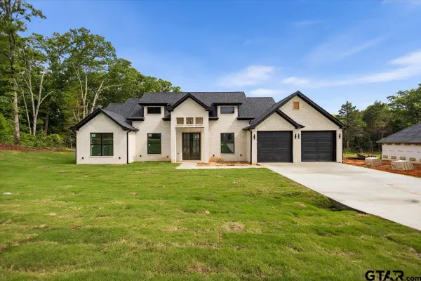 19492 Cedarpark Pl, Lindale, TX 75771