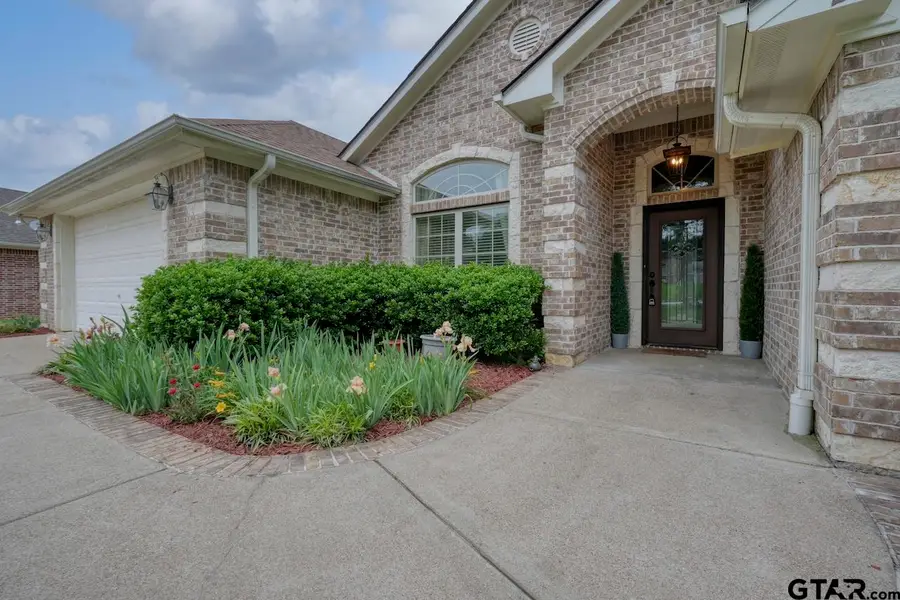 205 Heritage Ct, Lindale, TX 75771 - #2