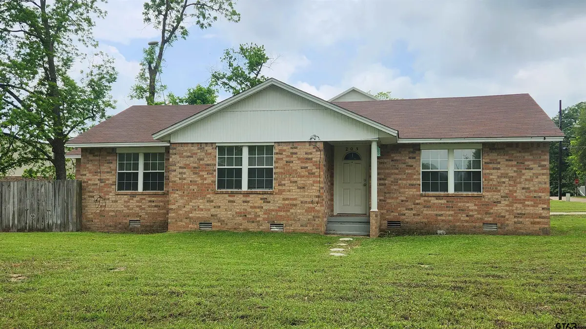 205 N Hubbard, Omaha, TX 75571 - #1