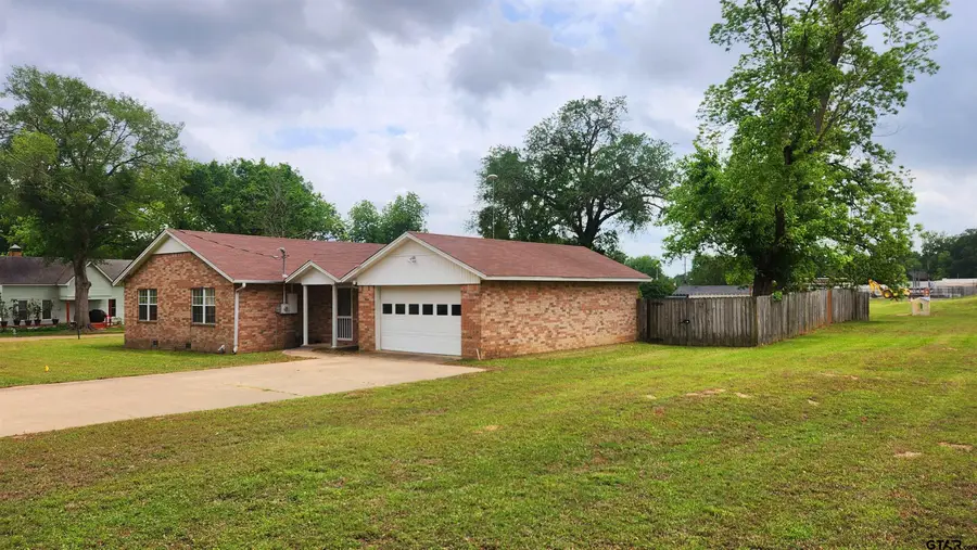 205 N Hubbard, Omaha, TX 75571 - #2