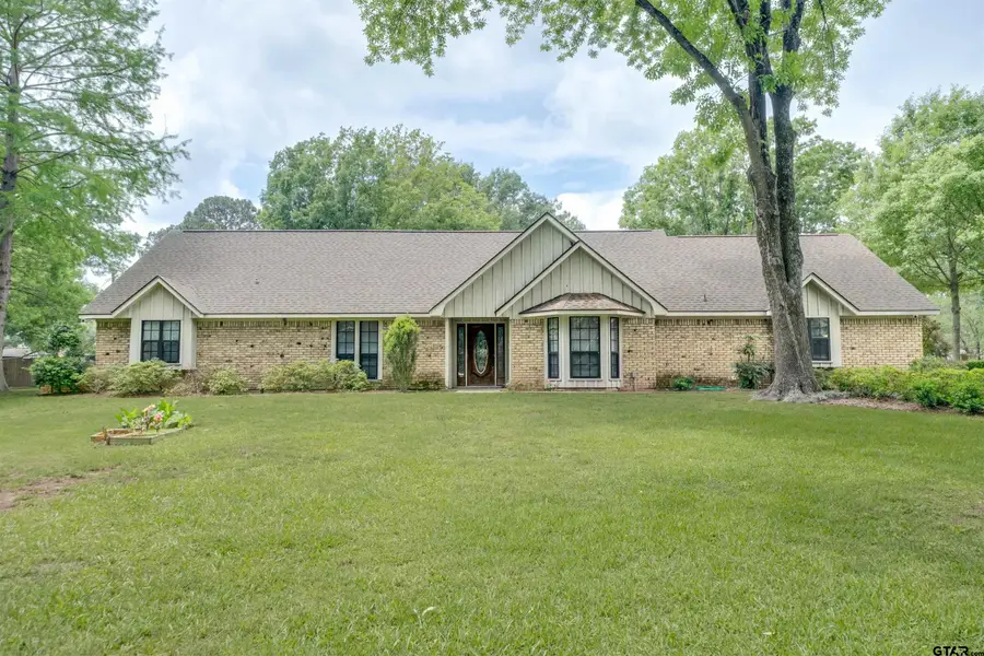 2405 Bentwood Dr, Palestine, TX 75803 - #2