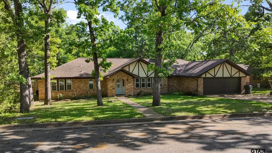 2225 Heather Ln., Tyler, TX 75703 - #3