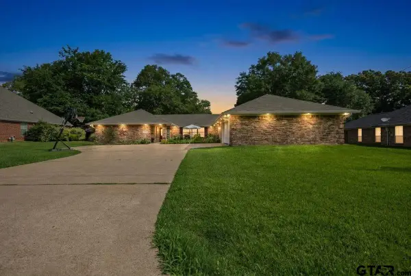 517 Charmwood Dr, Chandler, TX 75758