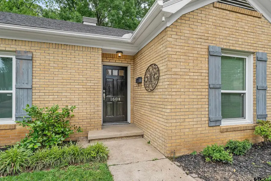1604 S Wall Ave, Tyler, TX 75701 - #2