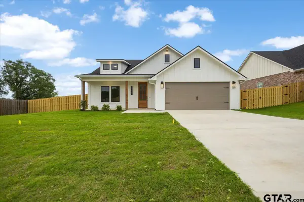 16429 Clearview Dr, Lindale, TX 75771