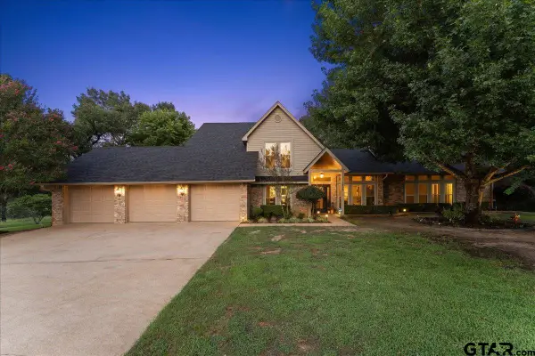 1408 E Lake Drive, Gladewater, TX 75647