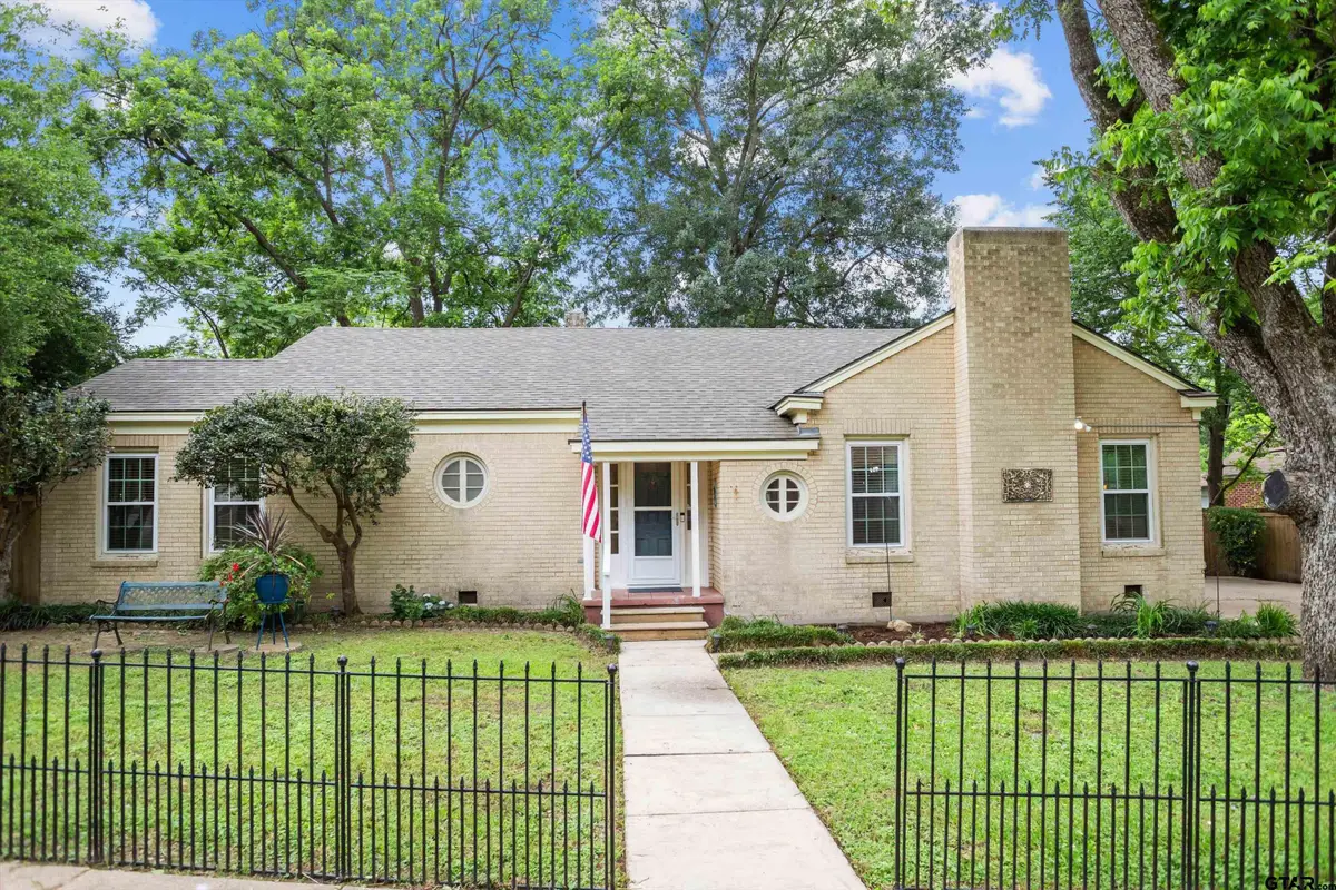 419 E Bell Avenue, Crockett, TX 75835 - #1