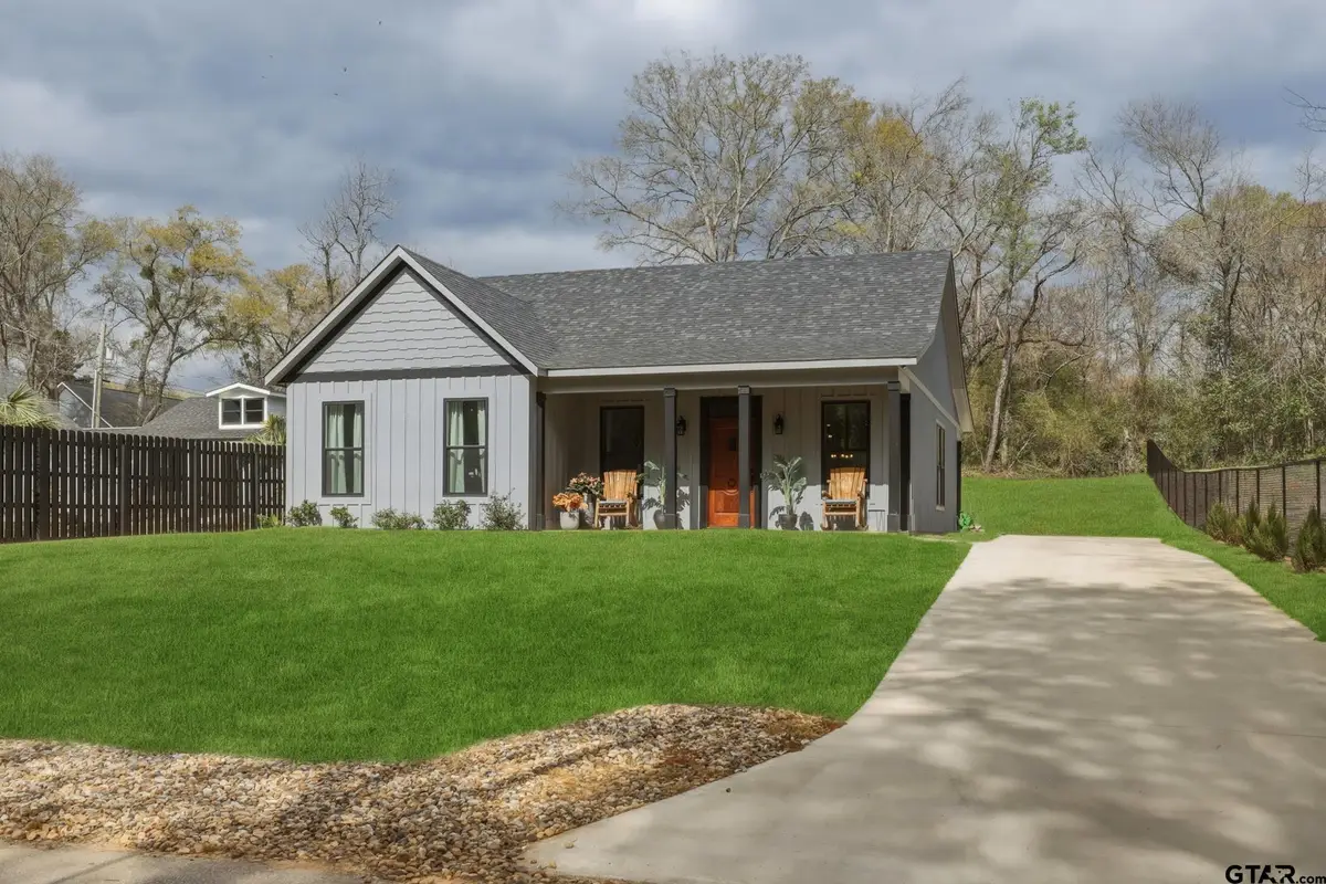 405 W Camp St, Jefferson, TX 75657 - #1