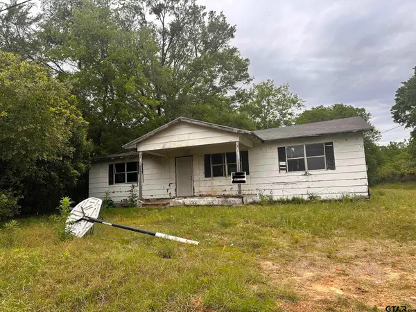 105 Caddo St, Naples, TX 75568