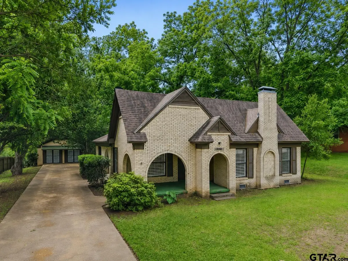 202 E College Street, Big Sandy, TX 75755 - #1