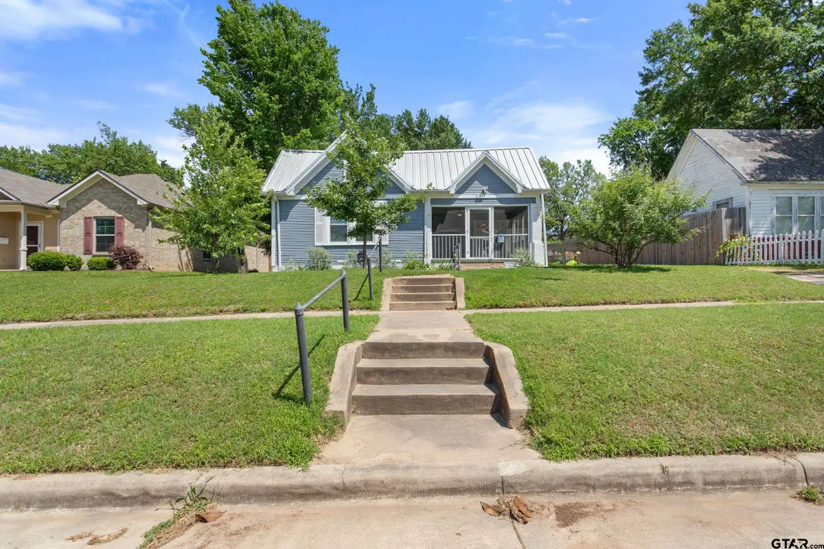 310 N Line St, Mineola, TX 75773 - #1