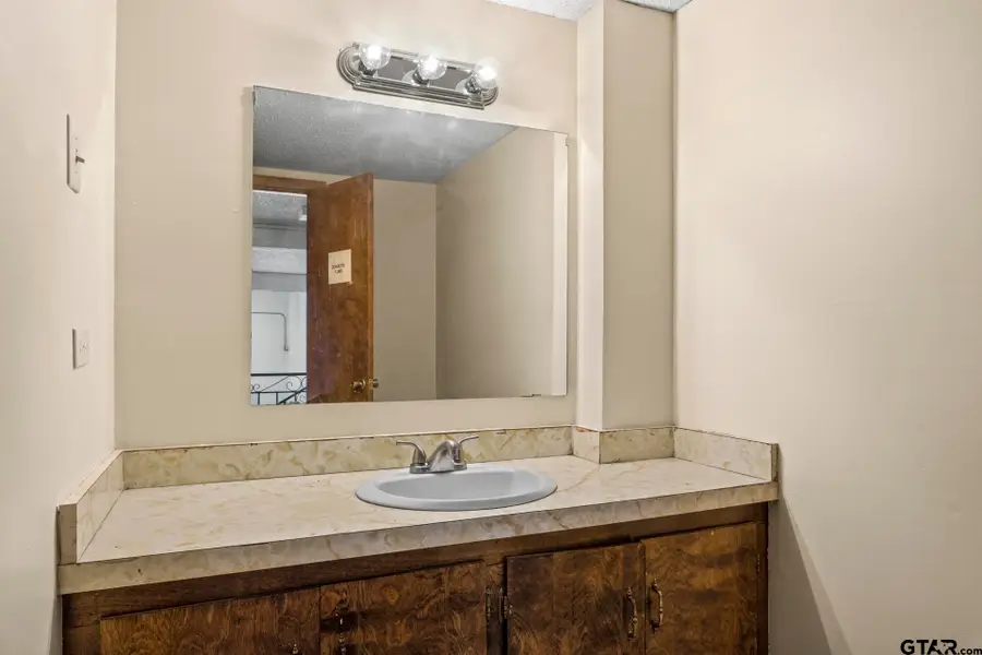 301 N Jefferson, Mount Pleasant, TX 75455 - #2