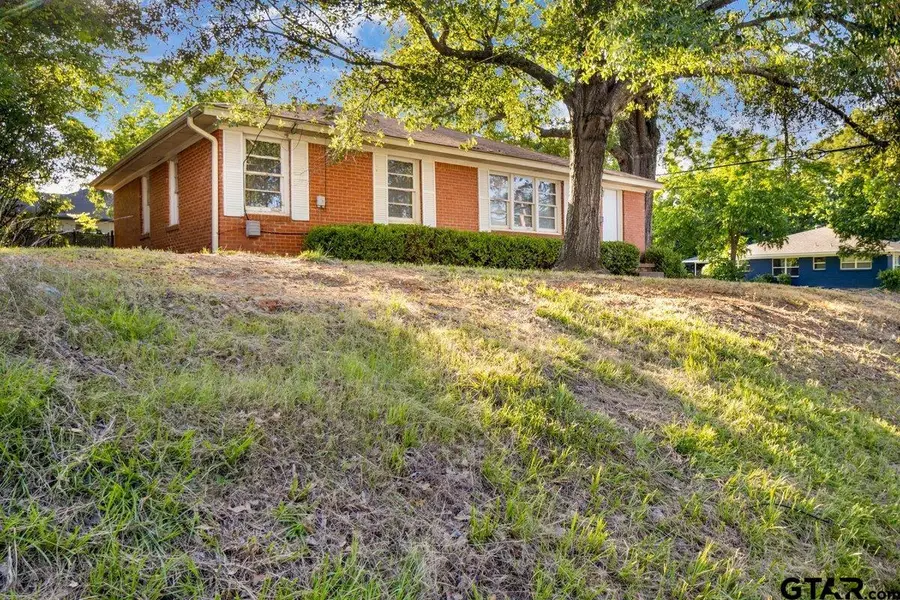 837 S Palmer Avenue, Tyler, TX 75702 - #3