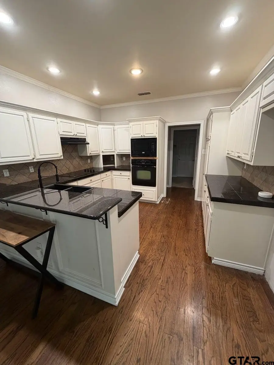 3204 Pebblebrook Cir, Tyler, TX 75707 - #2