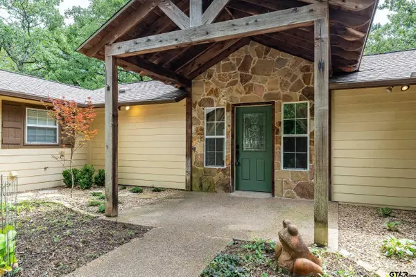 960 Greenbriar Trail, Holly Lake Ranch, TX 75765