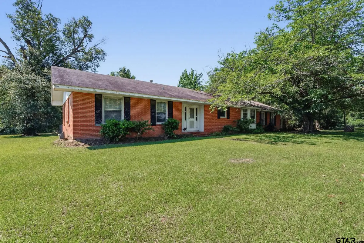729 W Broad St, Oakwood, TX 75855 - #1