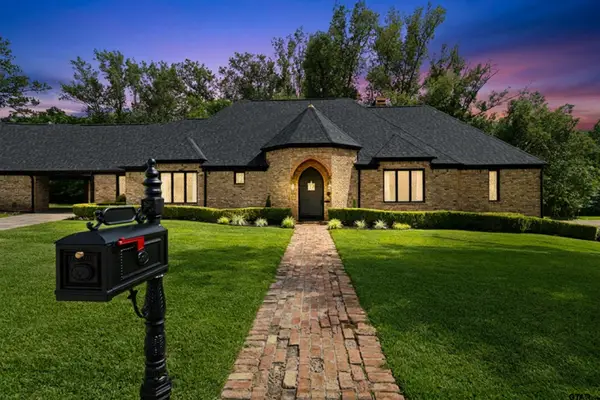 705 Slaydon St, Henderson, TX 75654