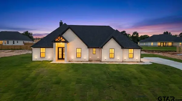 17077 Woodcrest Cir, Lindale, TX 75771