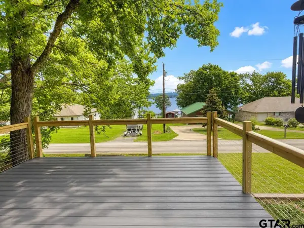 22733 Creekwood Dr, Flint, TX 75762