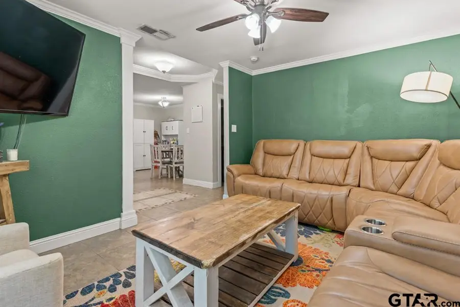 208 Richardson Street, Longview, TX 75602 - #3