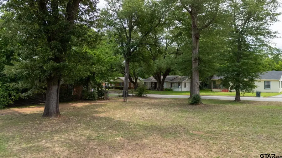 2121 S Sneed, Tyler, TX 75701 - #3