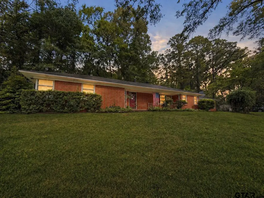 107 Lakeside Dr, Palestine, TX 75801 - #2
