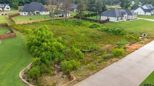 14564 Woodland Creek Dr, Tyler, TX 75706