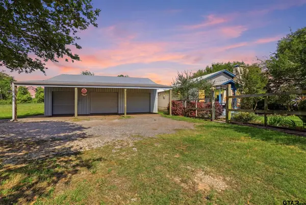702 Noonday Rd, Chandler, TX 75758