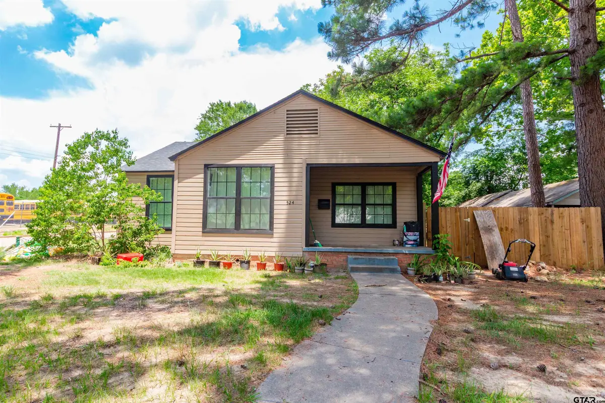 524 W Buchanan St, Mineola, TX 75773 - #1