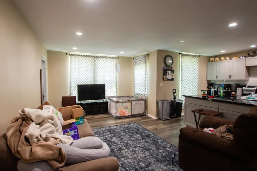 524 W Buchanan St, Mineola, TX 75773 - #3