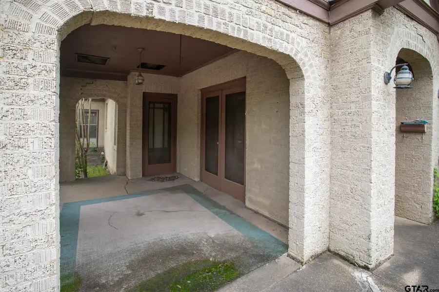 424 W Houston St, Tyler, TX 75702 - #2