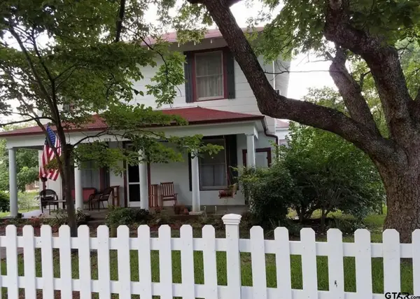 823 S Magnolia St, Palestine, TX 75801
