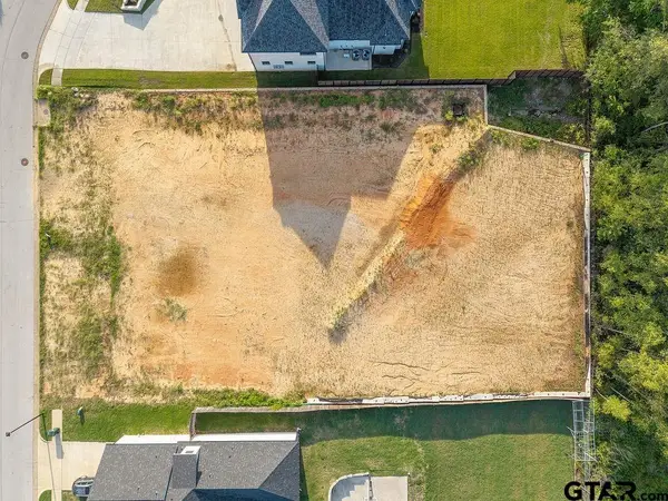 2718 Barton Creek Cir, Tyler, TX 75703